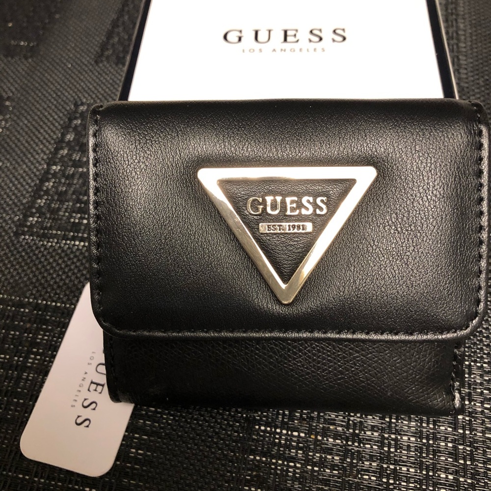 Ladies Guess wallet new with tags in original box